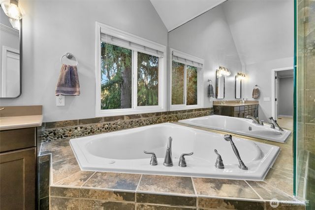 1610 Brookmonte Drive SE, Puyallup, WA 98372