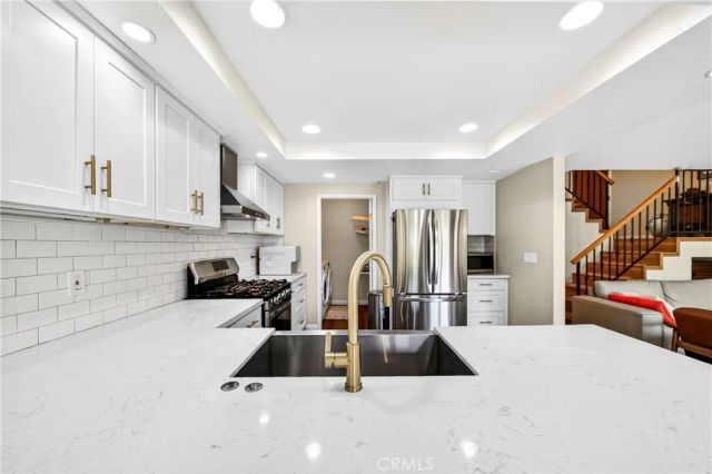 802 W Glenwood Circle, Fullerton, CA 92832