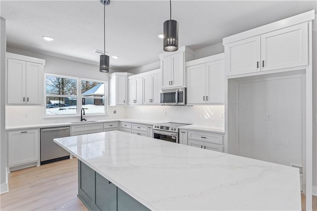 11 Wincanton Lane, Bella Vista, AR 72715