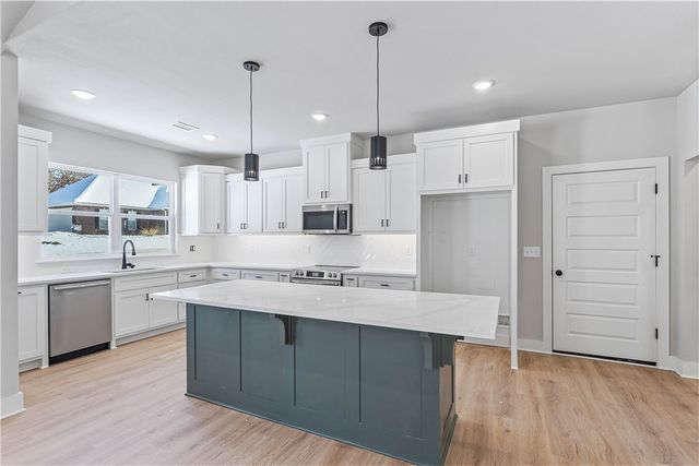 11 Wincanton Lane, Bella Vista, AR 72715