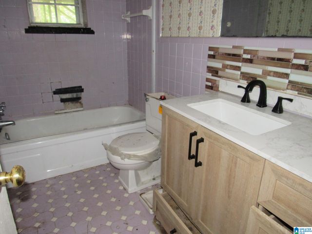 1660 3RD STREET NW, Center Point, AL 35215