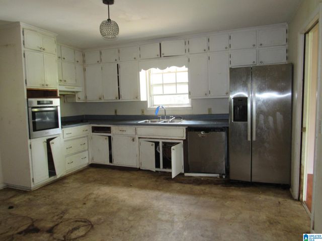 1660 3RD STREET NW, Center Point, AL 35215