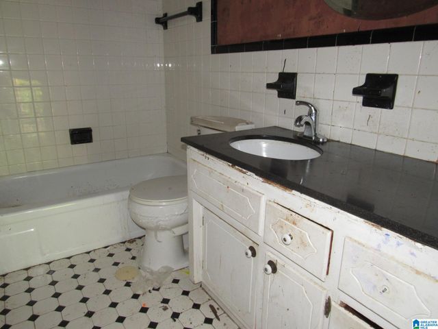 1660 3RD STREET NW, Center Point, AL 35215