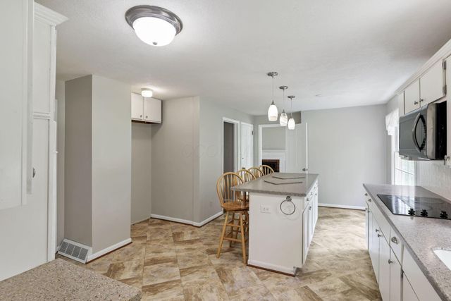 498 Marion Manor Woods, Newark, OH 43055