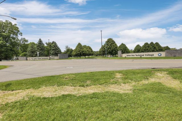 498 Marion Manor Woods, Newark, OH 43055