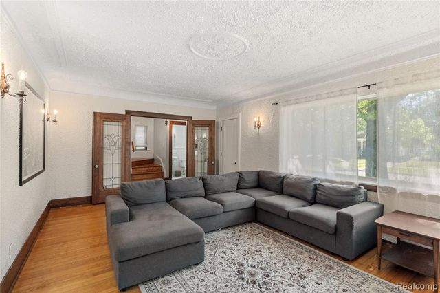 16614 Edinborough Road, Detroit, MI 48219