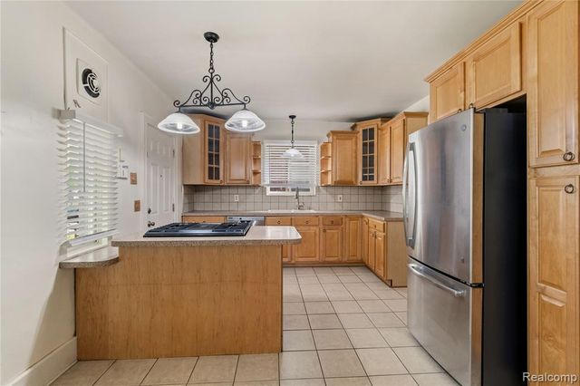 16614 Edinborough Road, Detroit, MI 48219