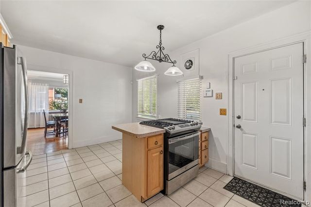 16614 Edinborough Road, Detroit, MI 48219