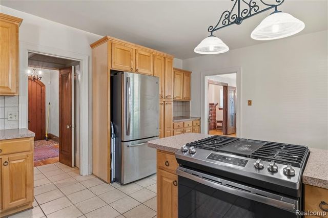 16614 Edinborough Road, Detroit, MI 48219
