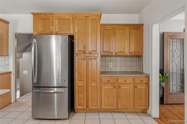 16614 Edinborough Road, Detroit, MI 48219