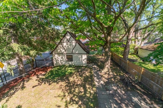 16614 Edinborough Road, Detroit, MI 48219