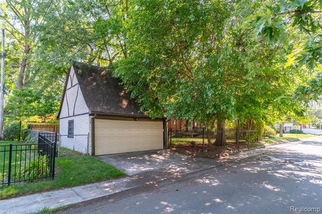 16614 Edinborough Road, Detroit, MI 48219