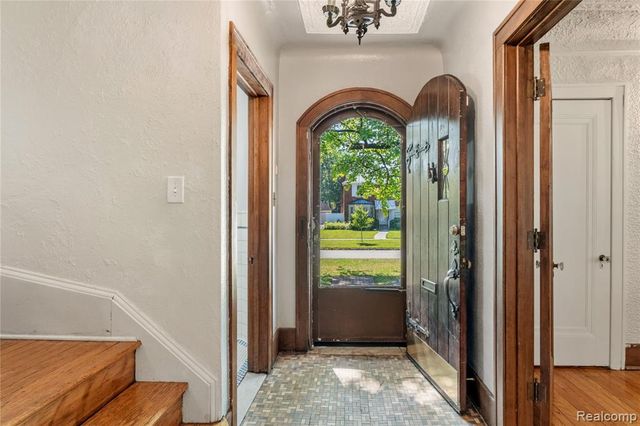 16614 Edinborough Road, Detroit, MI 48219