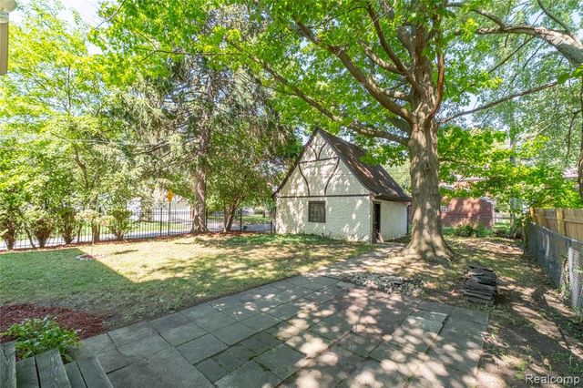 16614 Edinborough Road, Detroit, MI 48219