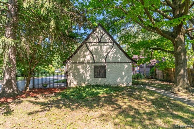 16614 Edinborough Road, Detroit, MI 48219