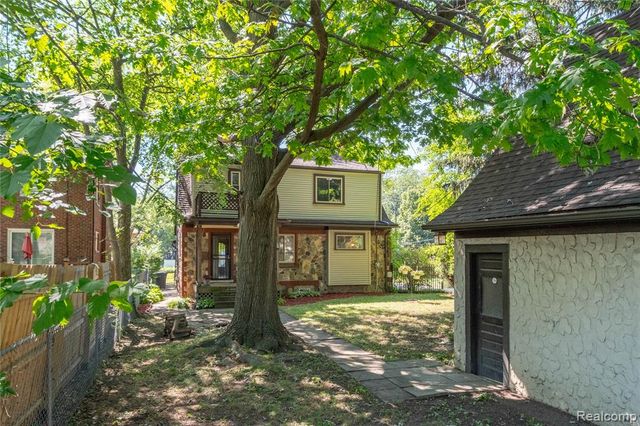 16614 Edinborough Road, Detroit, MI 48219