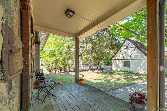 16614 Edinborough Road, Detroit, MI 48219