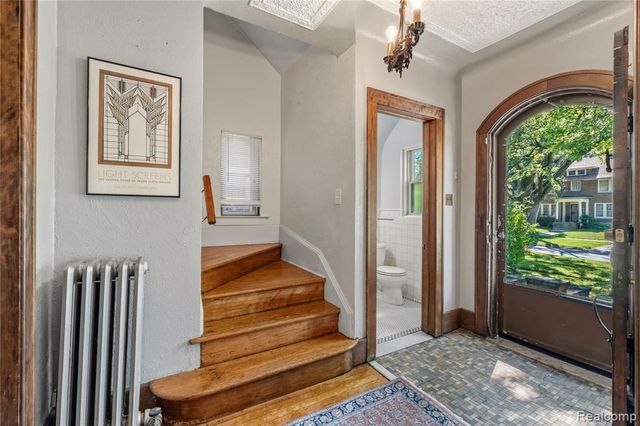 16614 Edinborough Road, Detroit, MI 48219