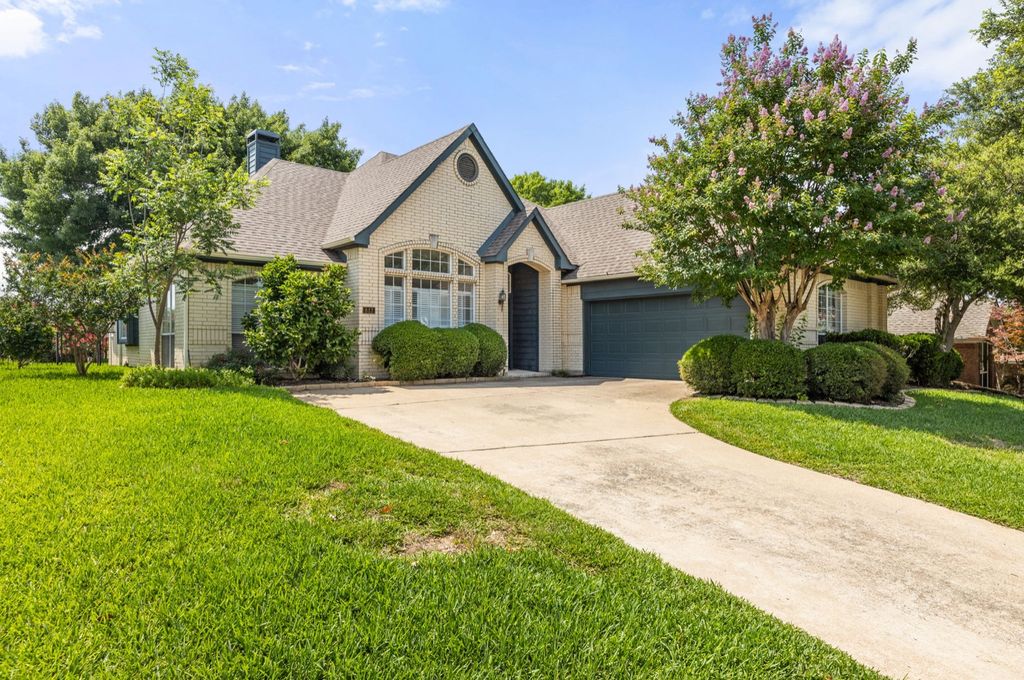 813 Palm Desert Drive, Garland, TX 75044