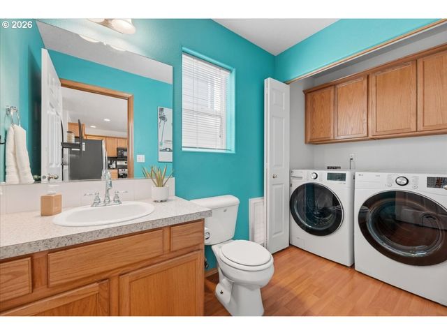 7861 Se SPRINGWATER Dr, Portland, OR 97206