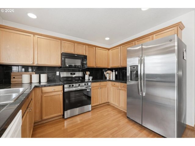 7861 Se SPRINGWATER Dr, Portland, OR 97206