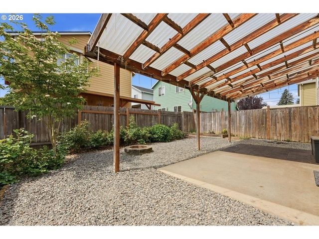 7861 Se SPRINGWATER Dr, Portland, OR 97206