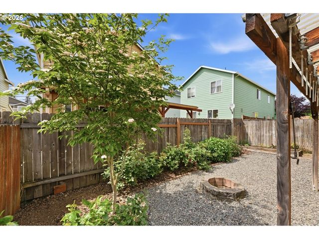 7861 Se SPRINGWATER Dr, Portland, OR 97206