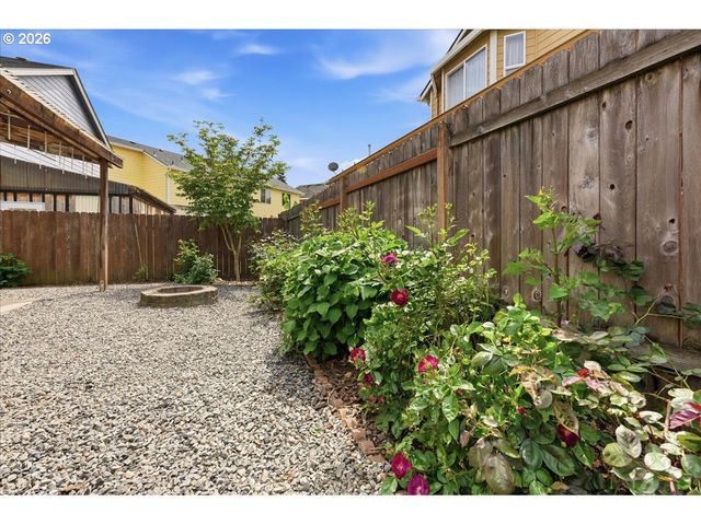 7861 Se SPRINGWATER Dr, Portland, OR 97206