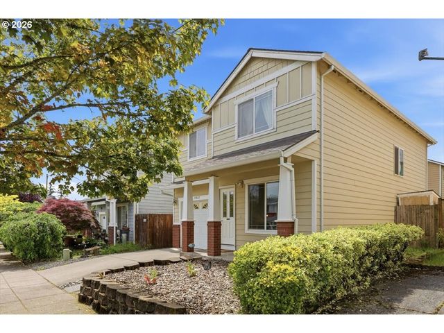 7861 Se SPRINGWATER Dr, Portland, OR 97206