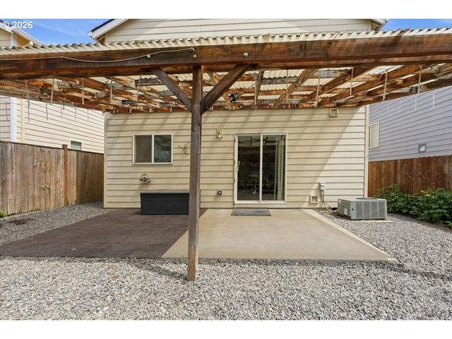 7861 Se SPRINGWATER Dr, Portland, OR 97206
