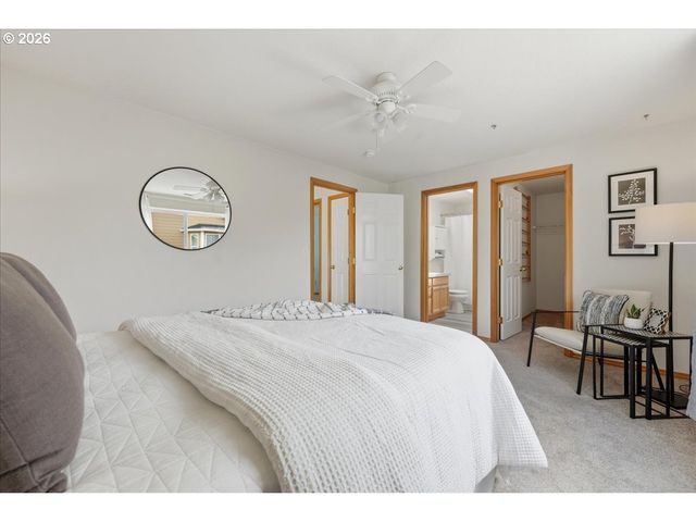 7861 Se SPRINGWATER Dr, Portland, OR 97206