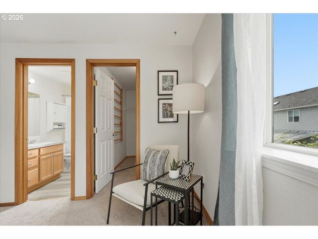 7861 Se SPRINGWATER Dr, Portland, OR 97206