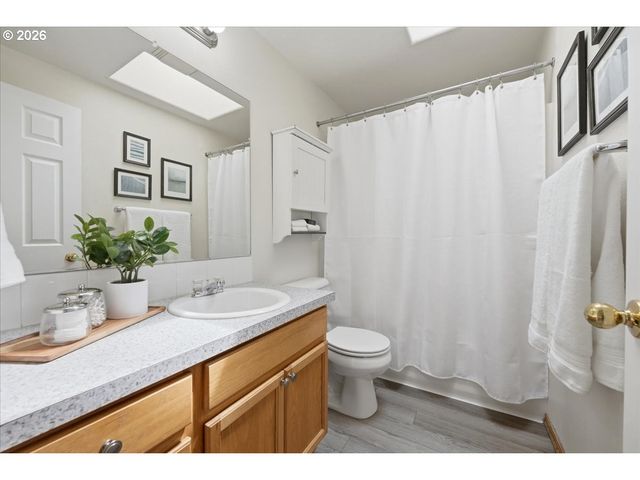 7861 Se SPRINGWATER Dr, Portland, OR 97206