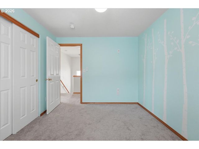 7861 Se SPRINGWATER Dr, Portland, OR 97206