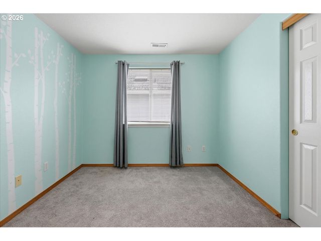 7861 Se SPRINGWATER Dr, Portland, OR 97206