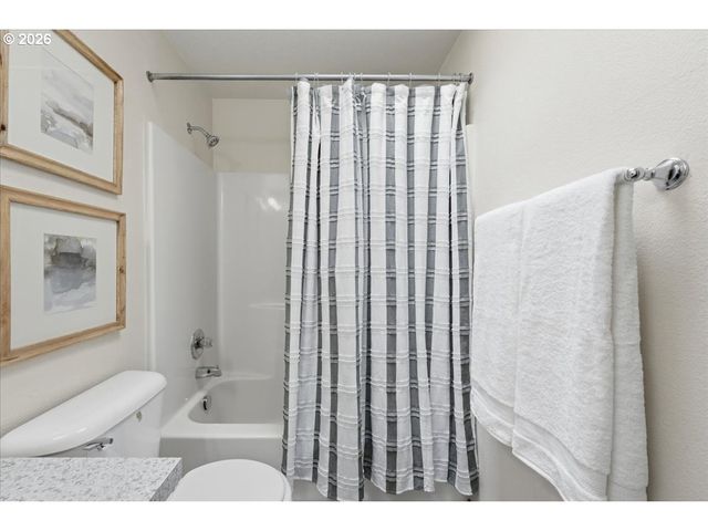7861 Se SPRINGWATER Dr, Portland, OR 97206