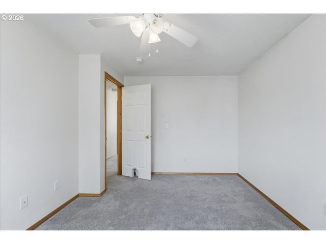 7861 Se SPRINGWATER Dr, Portland, OR 97206