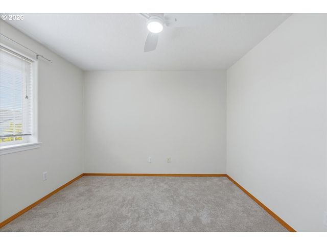 7861 Se SPRINGWATER Dr, Portland, OR 97206