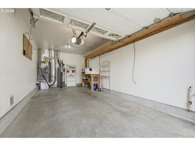 7861 Se SPRINGWATER Dr, Portland, OR 97206