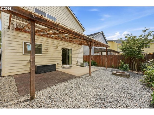 7861 Se SPRINGWATER Dr, Portland, OR 97206