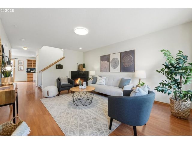 7861 Se SPRINGWATER Dr, Portland, OR 97206