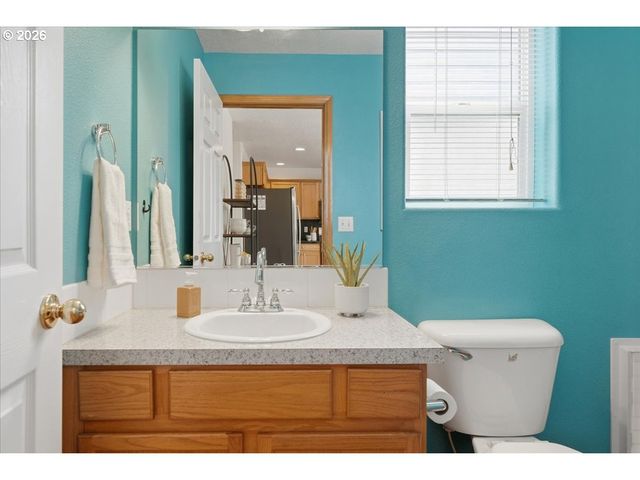 7861 Se SPRINGWATER Dr, Portland, OR 97206