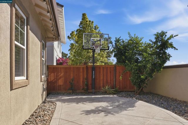 206 Chaparral Dr, Brentwood, CA 94513