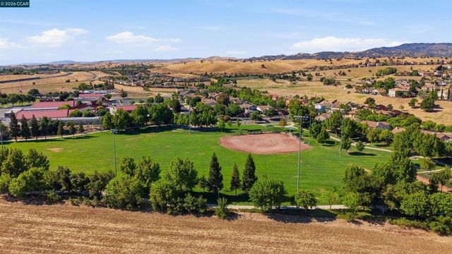206 Chaparral Dr, Brentwood, CA 94513
