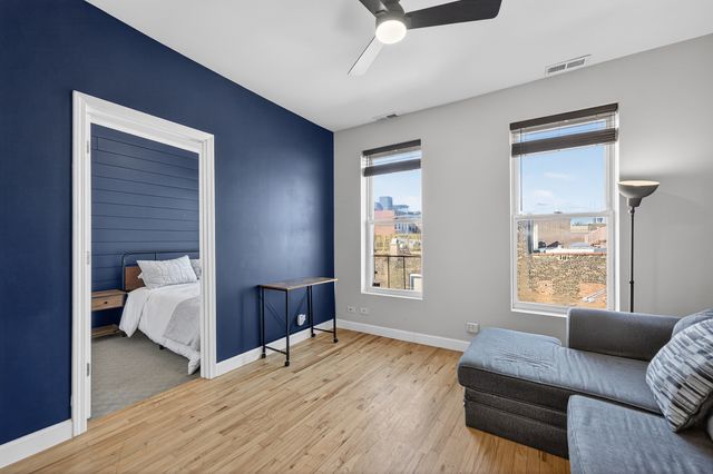 1324 W Huron Street 4R, Chicago, IL 60642