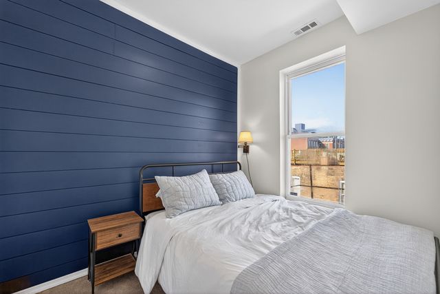 1324 W Huron Street 4R, Chicago, IL 60642