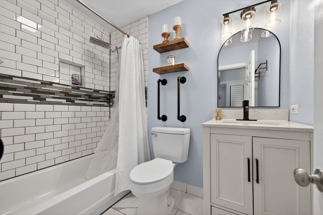 1324 W Huron Street 4R, Chicago, IL 60642