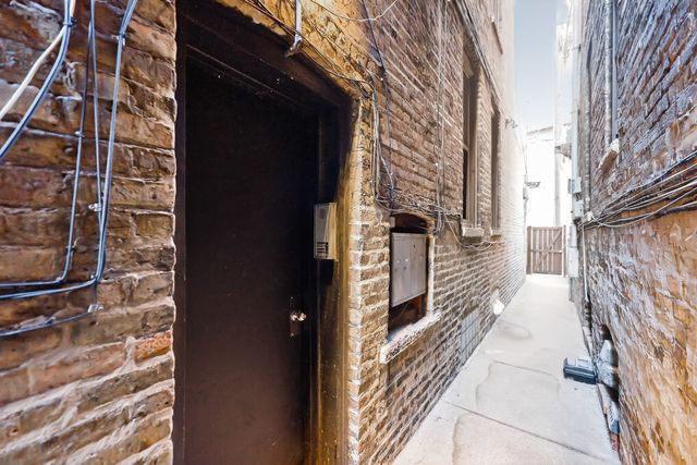 1324 W Huron Street 4R, Chicago, IL 60642