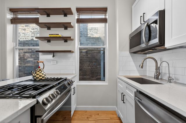 1324 W Huron Street 4R, Chicago, IL 60642