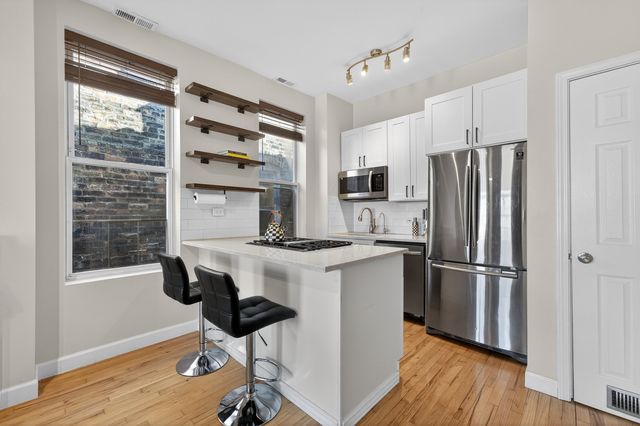 1324 W Huron Street 4R, Chicago, IL 60642